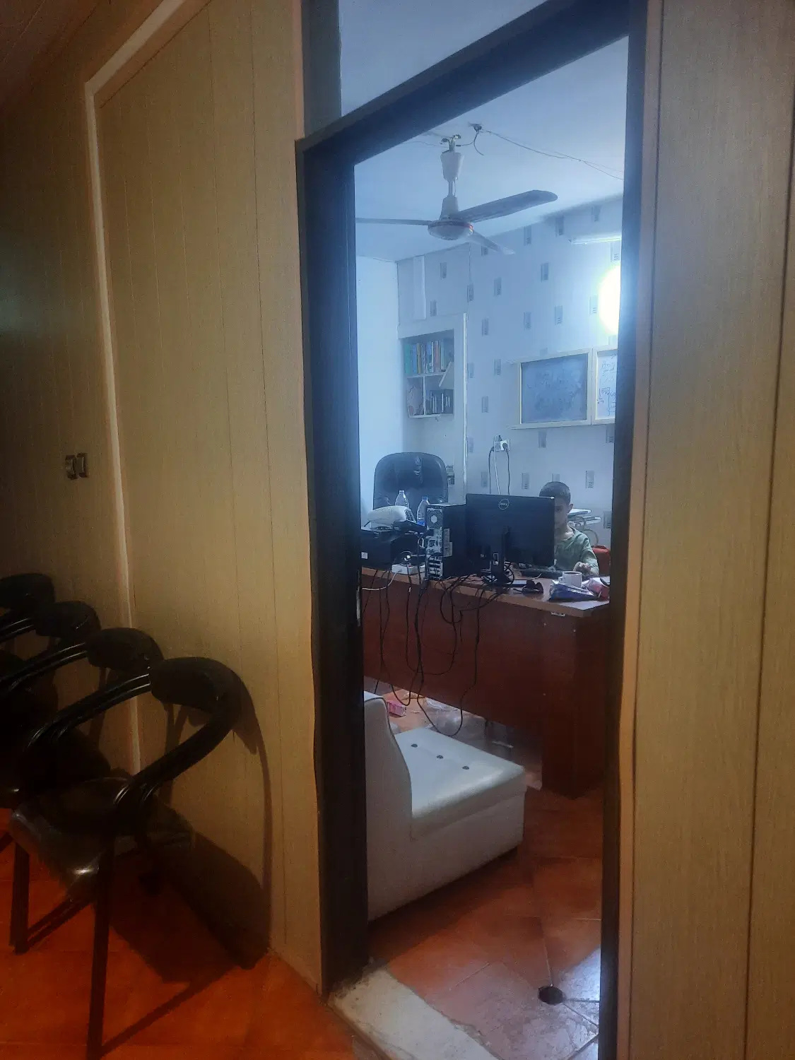 دفتر اشتراکی 18متری حاشیه بلوار فکوری