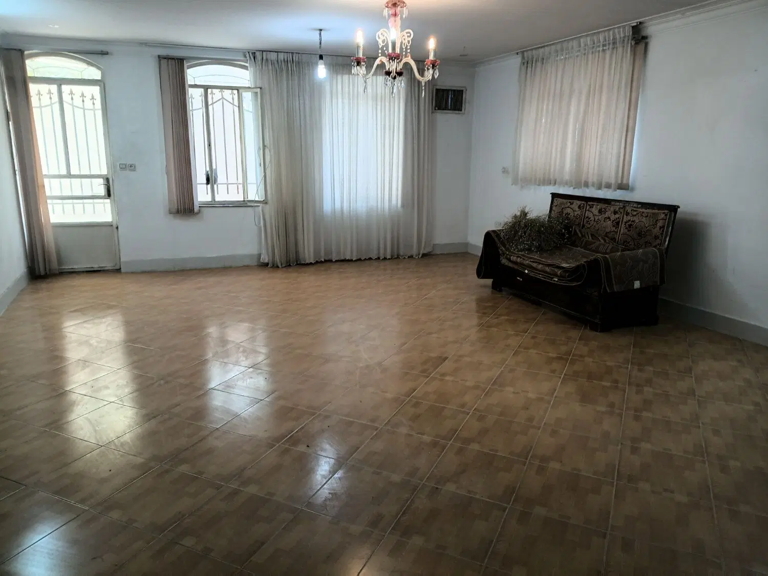طبقه همکف صدمتری شهدا