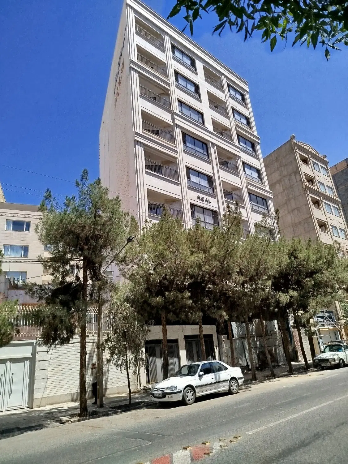 فروش دو طبقه از ساختمان لاکچری رئال
