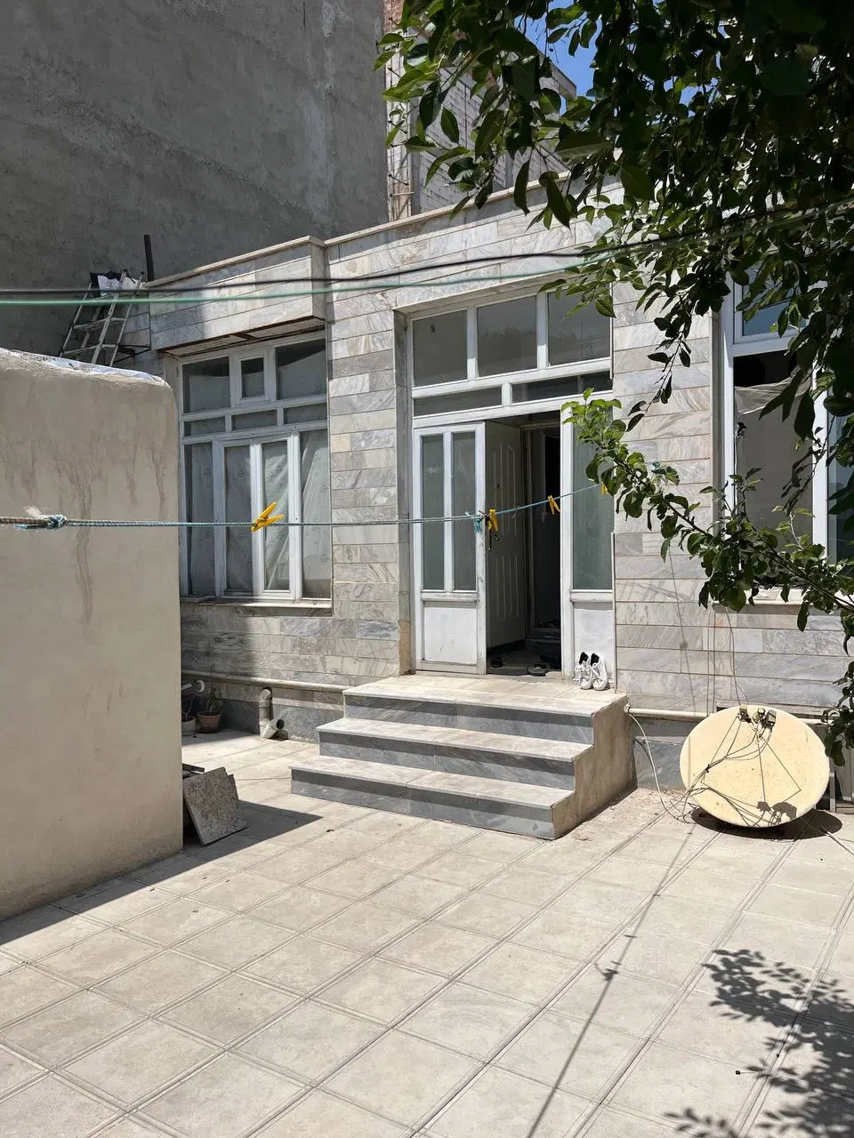 ۲۰۰متر خانه ویلایی  خیابان ۲۰ متری