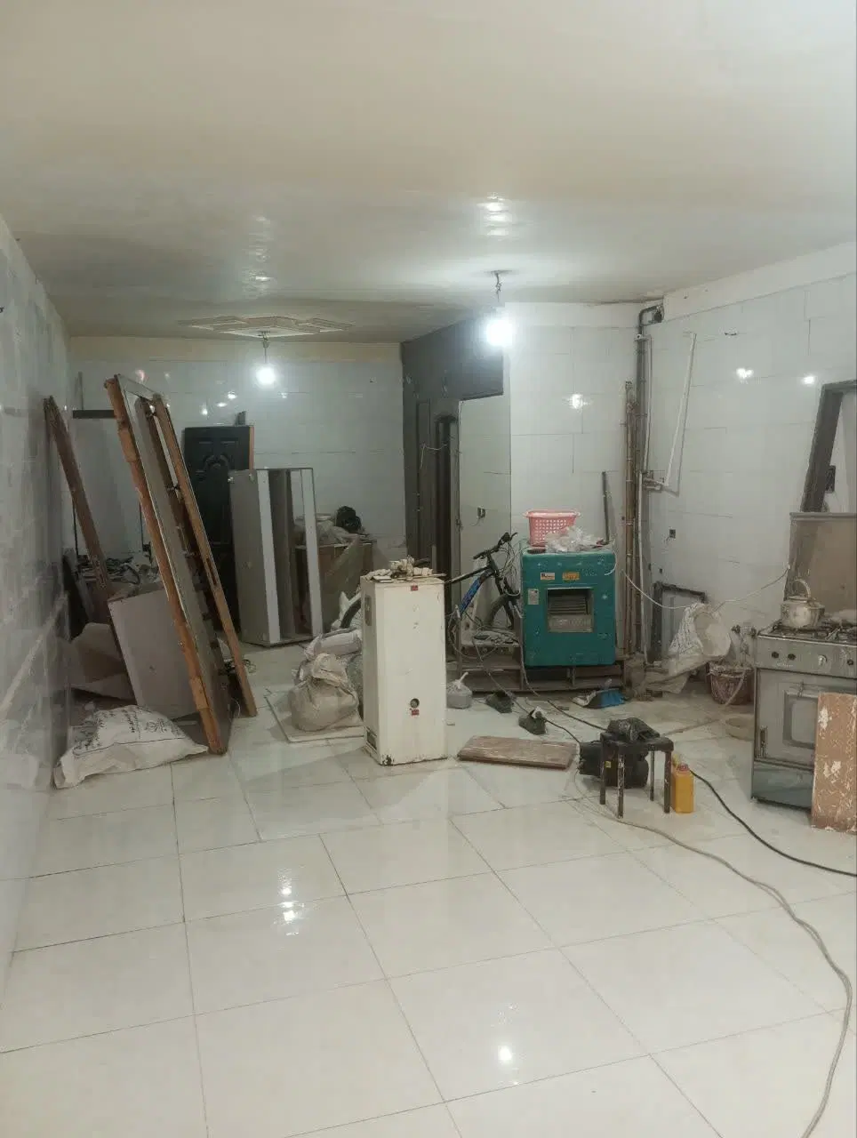 یک دربند مغازه 65متری نظام دوست 40،، طباطبایی 24