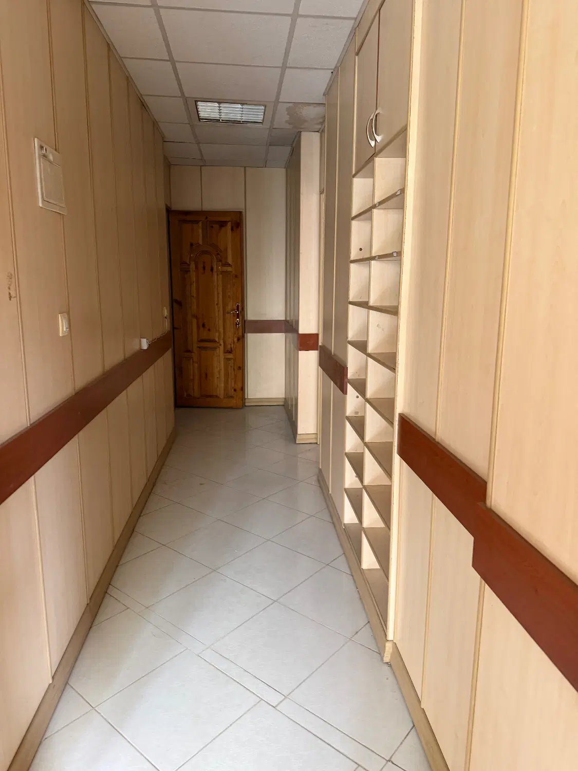 اداری حاشیه خیابان کارگر