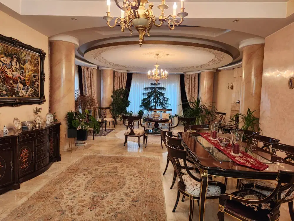 ۲۹۰ نیاوران سه خوابه و ۴ پارکینگ سندی