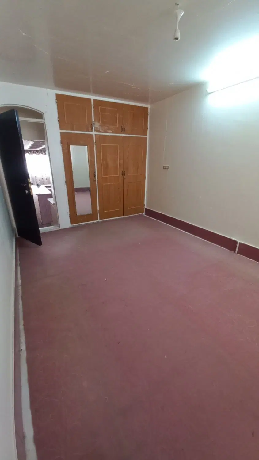 اجاره همکف۱۴۰متری حیاط‌دار و نورگیر درخیابان سلامت
