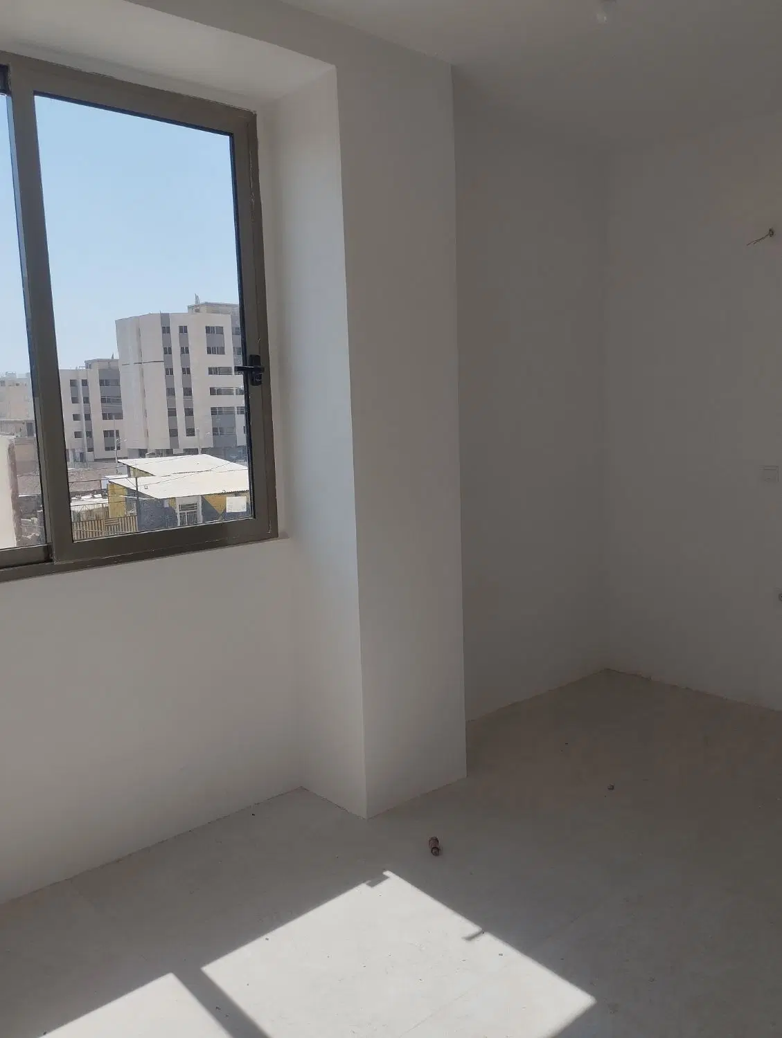 آپارتمان خیابان جوان