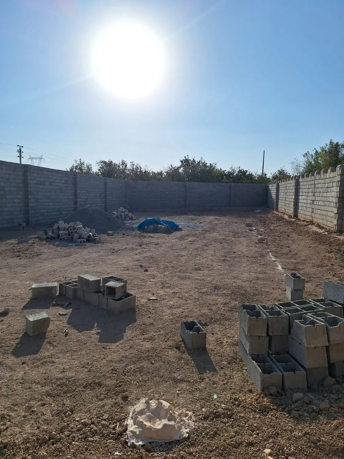 ۳۰۰ متری چهار دیواری قلعه سفید