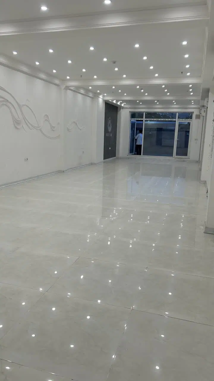 دفتر تجاری ۱۰۰ متری با امکانات
