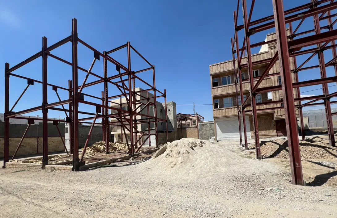 زمین ۱۰۰ متری خلیفه