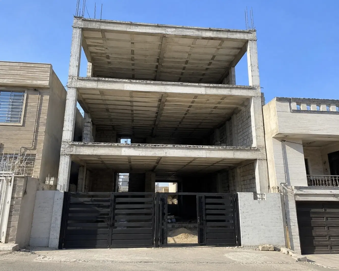 ساختمان۳۲۴متری جنوبی گذر۱۲متری ب۲ و ب۳ فولادشهر