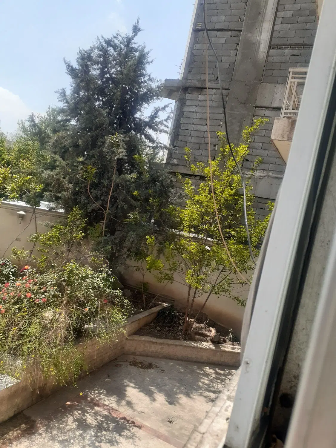 ۳۰ متر فضا از یک خانه قدیمی مستقل در باغ فیض