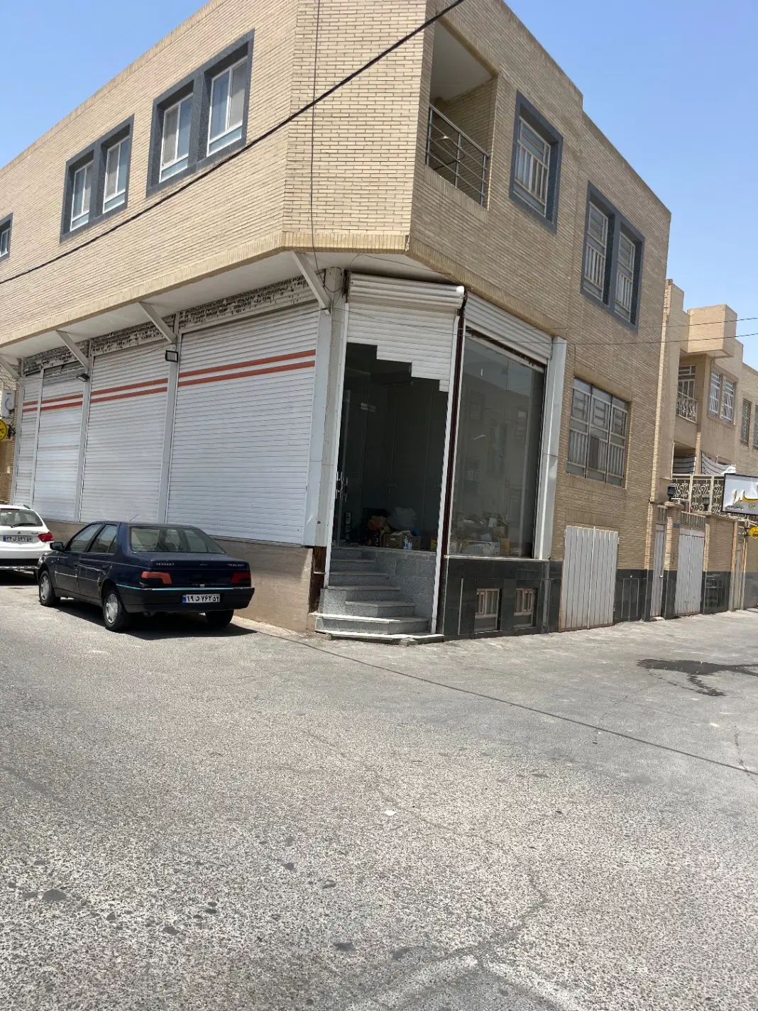 اجاره تجاری خامنه ای