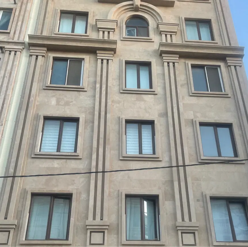 آپارتمان جنوبی در بر خیابان مرزداران