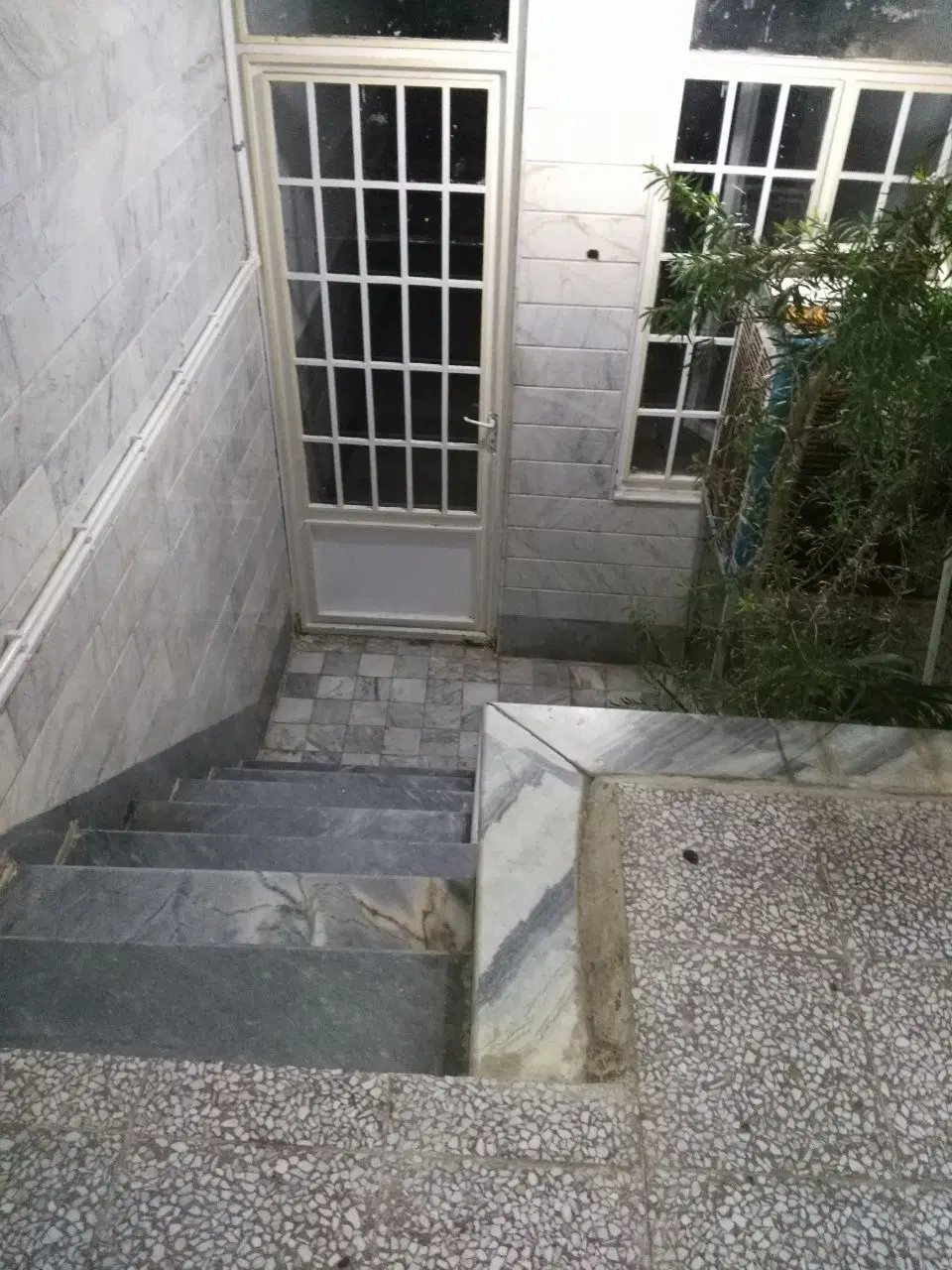 اجاره طبقه زیرزمین گلخانه‌ای