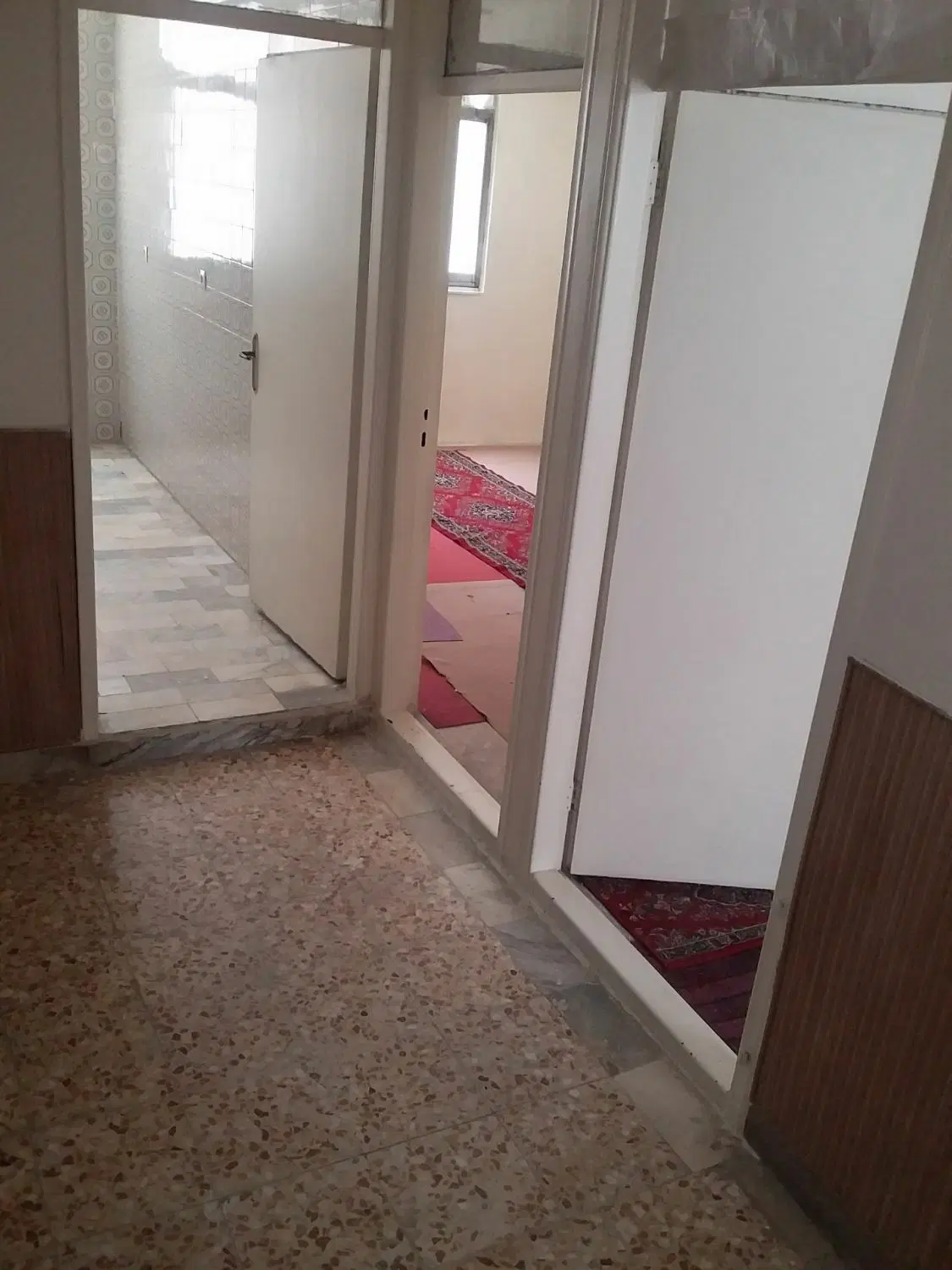 یک‌اتاق‌۳۰متری‌بااشبزخانه‌ودسشویی‌وحمام‌مستقل