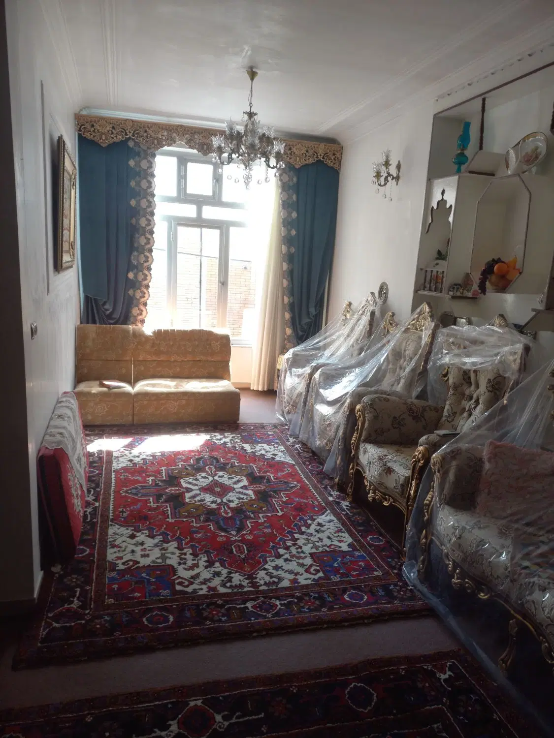حیاط دوطبقه چهارراه توانیر