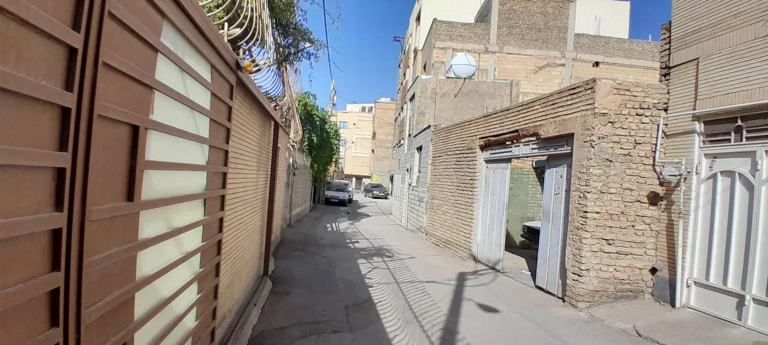 منزل مسکونی وزمین مسکونی