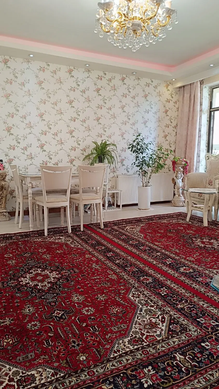 آپارتمان در خیابان رسالت