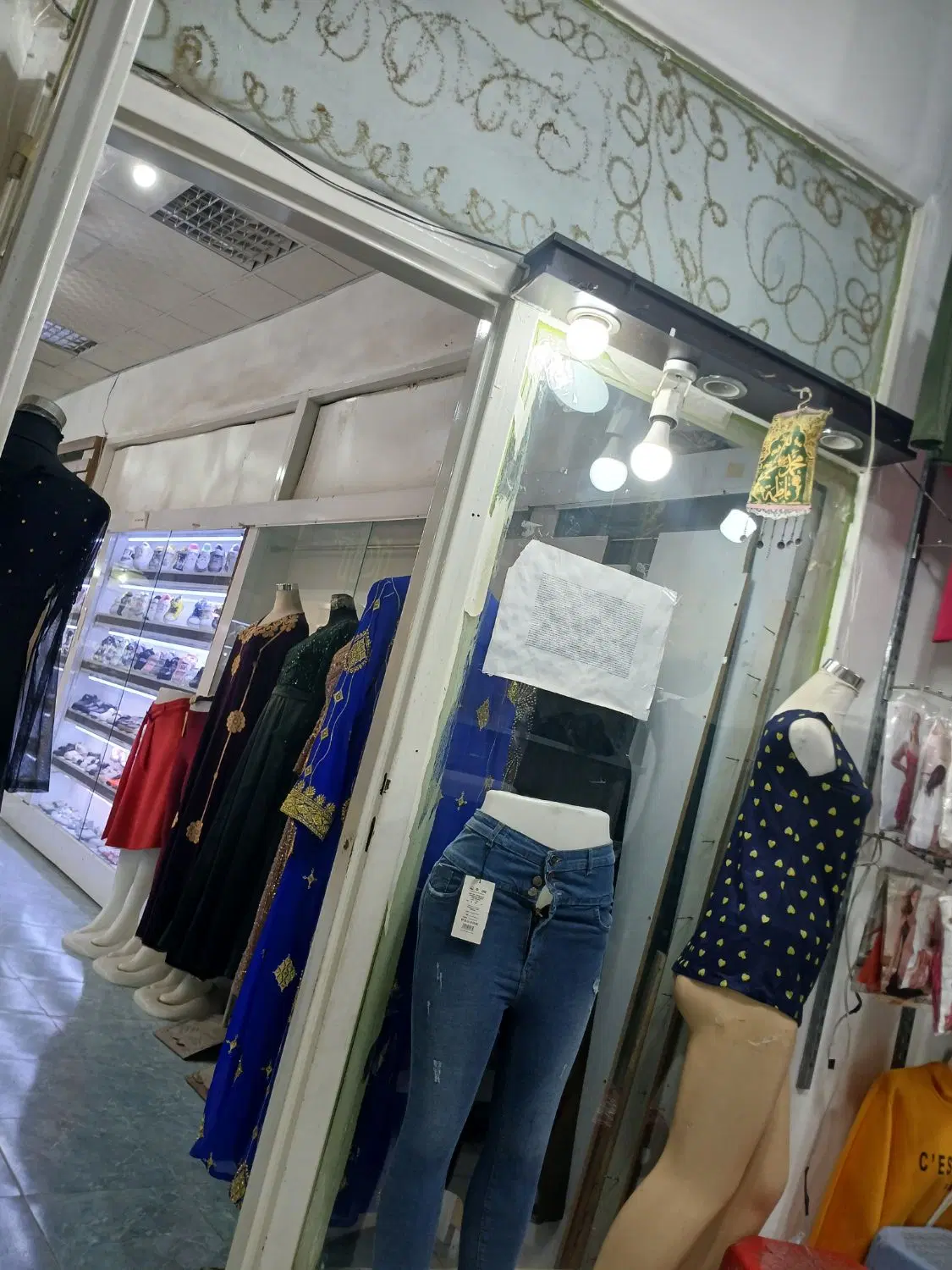 یک باب مغازه اجاره داده می‌شود