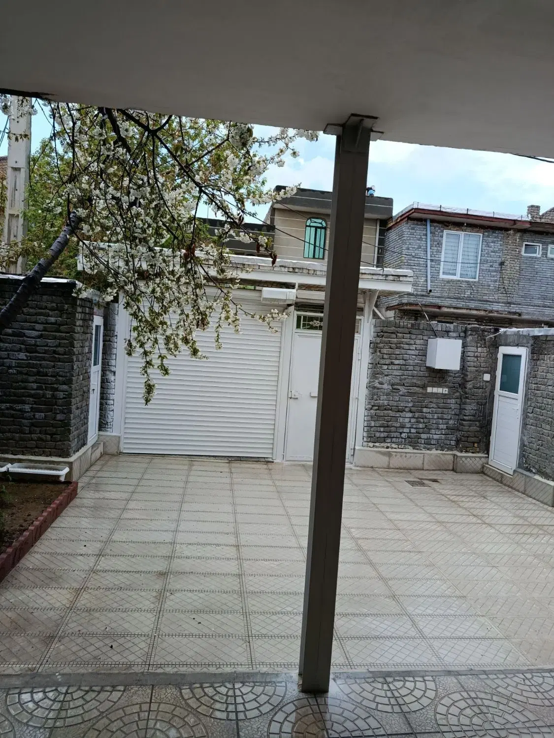 منزل ویلایی بدون خرج و لوکس متراژ زمین ۱۸۰ متر