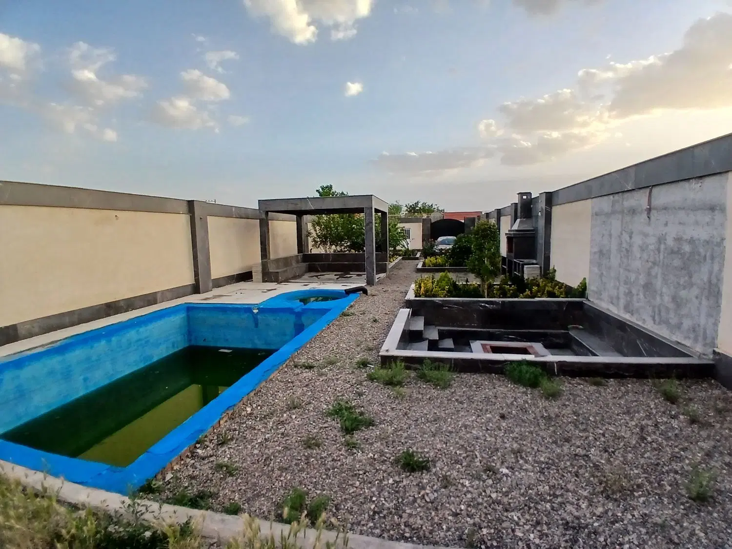 باغچه نیمه آماده