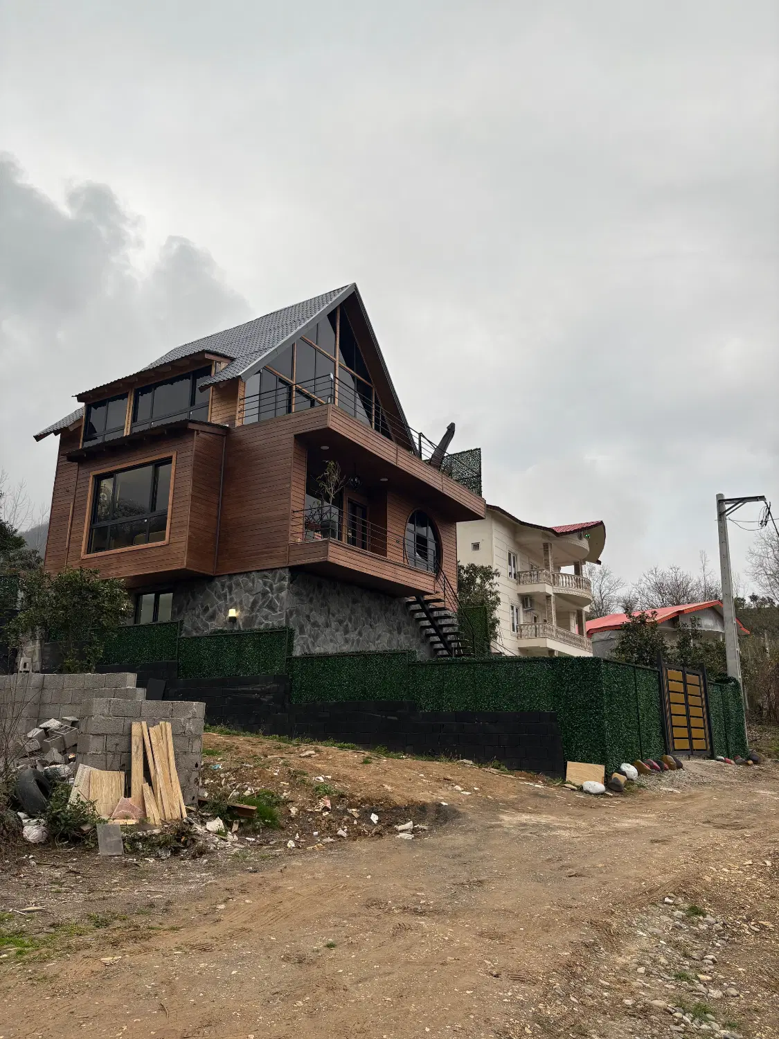 کلبه نوساز لاکچری