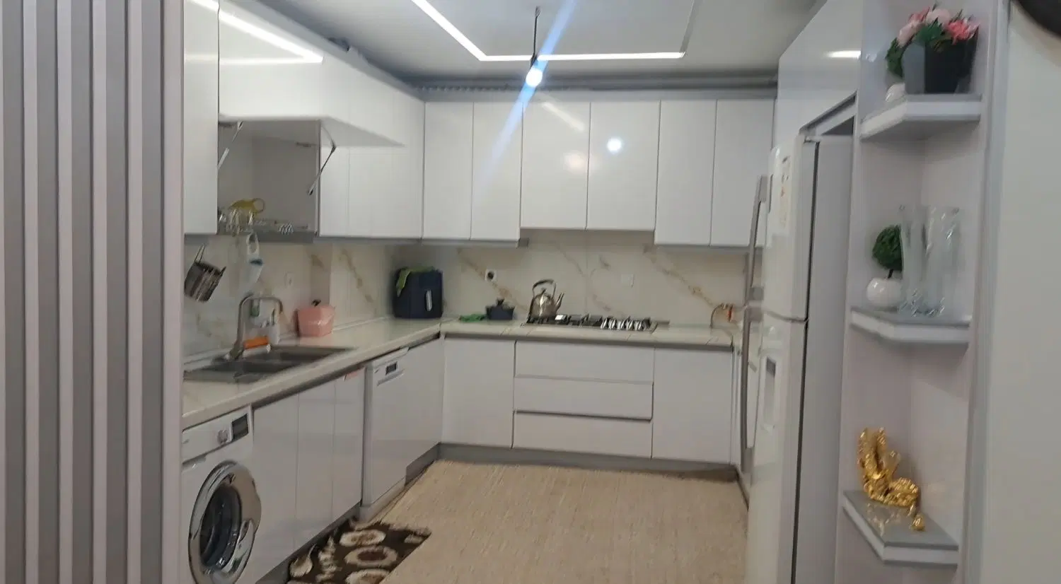 خانه اپارتومانی کوچه مشکی. طبقه ۲  از ۳طبقه