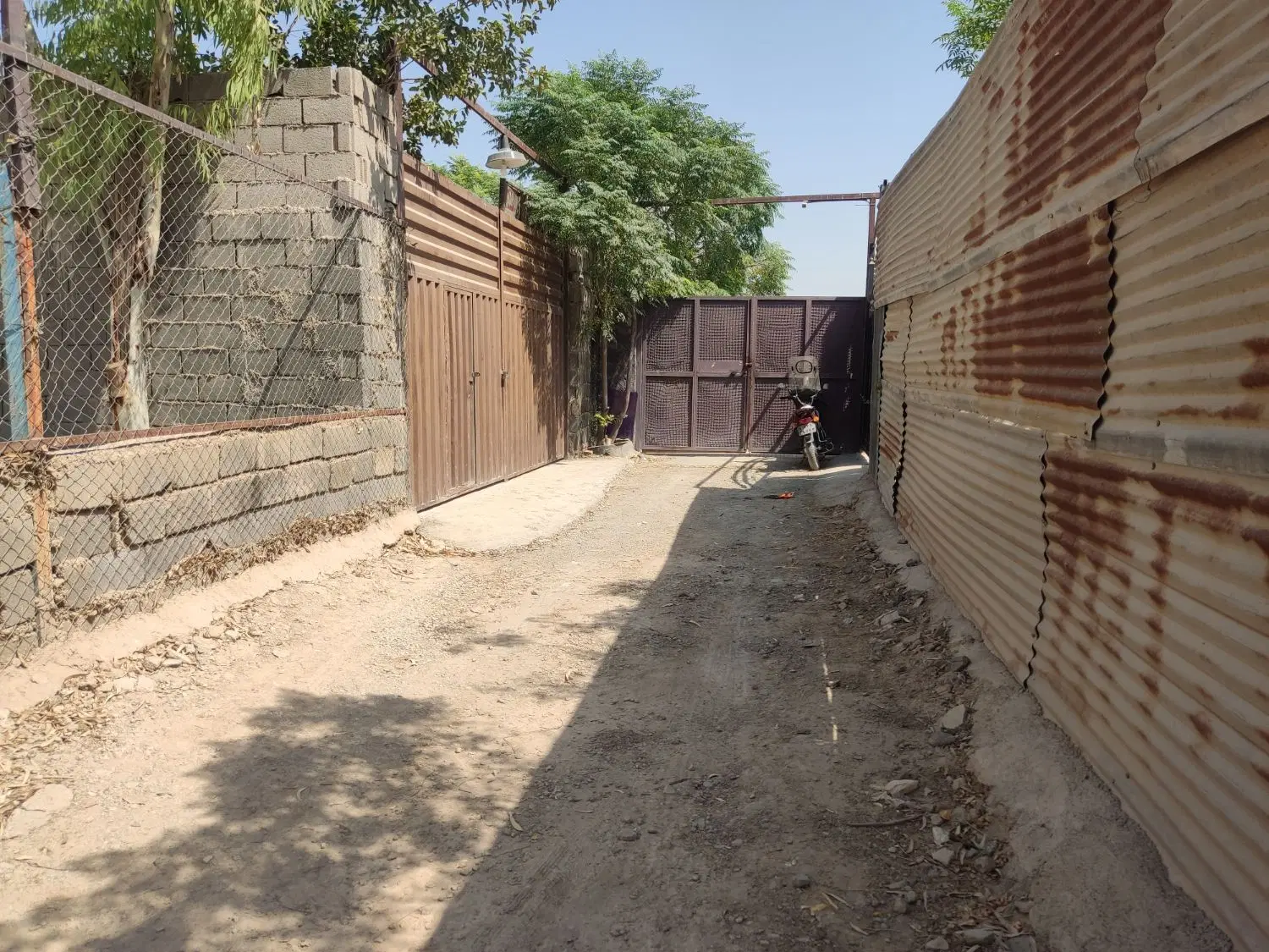 زمین در گلحصار