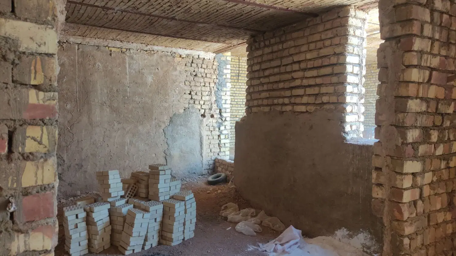 خانه نیمه کاره ۱۵۴ متری یک طبقه قلعه قاسم