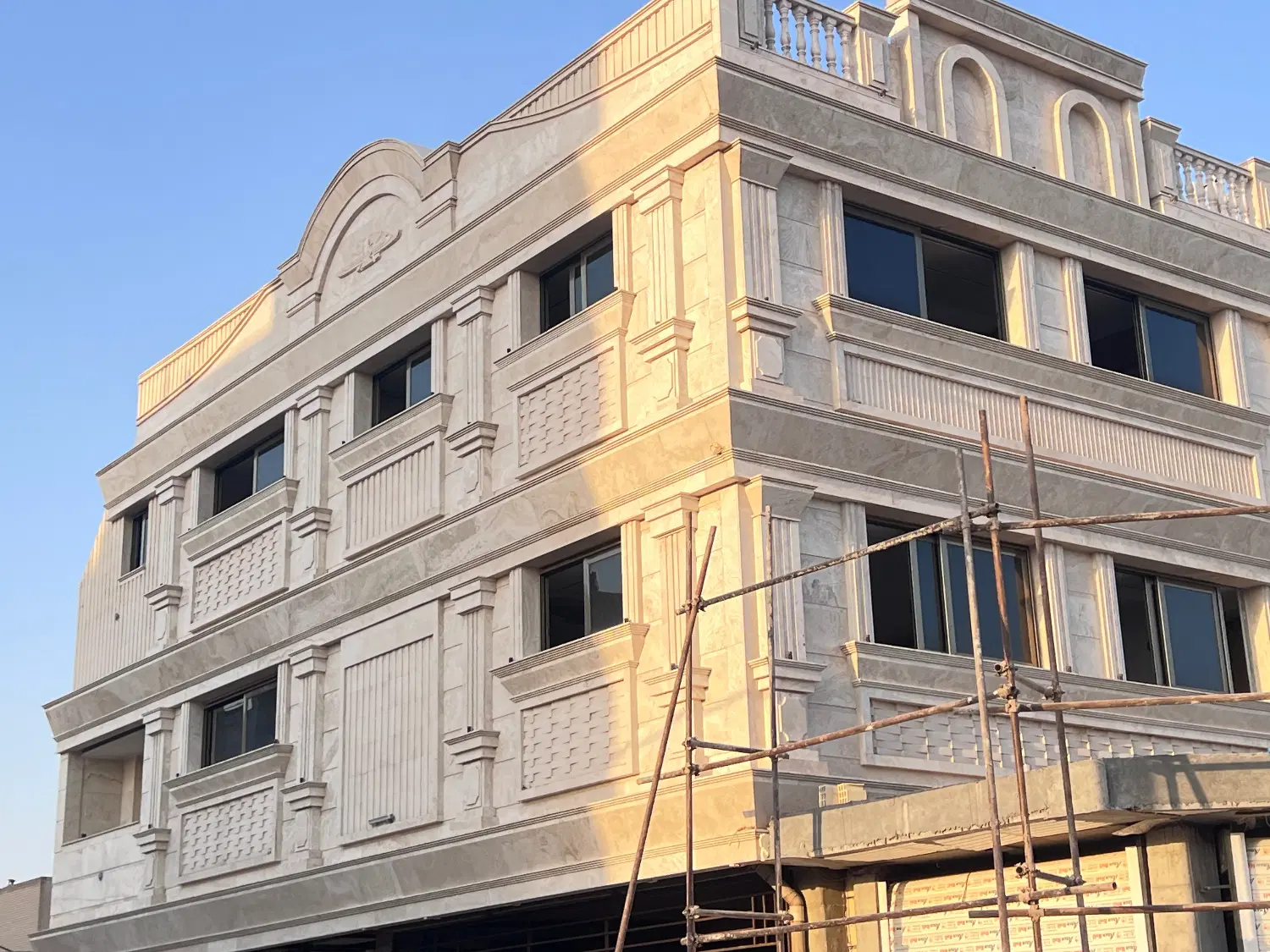آپارتمان ۸۰ متری نما رومی