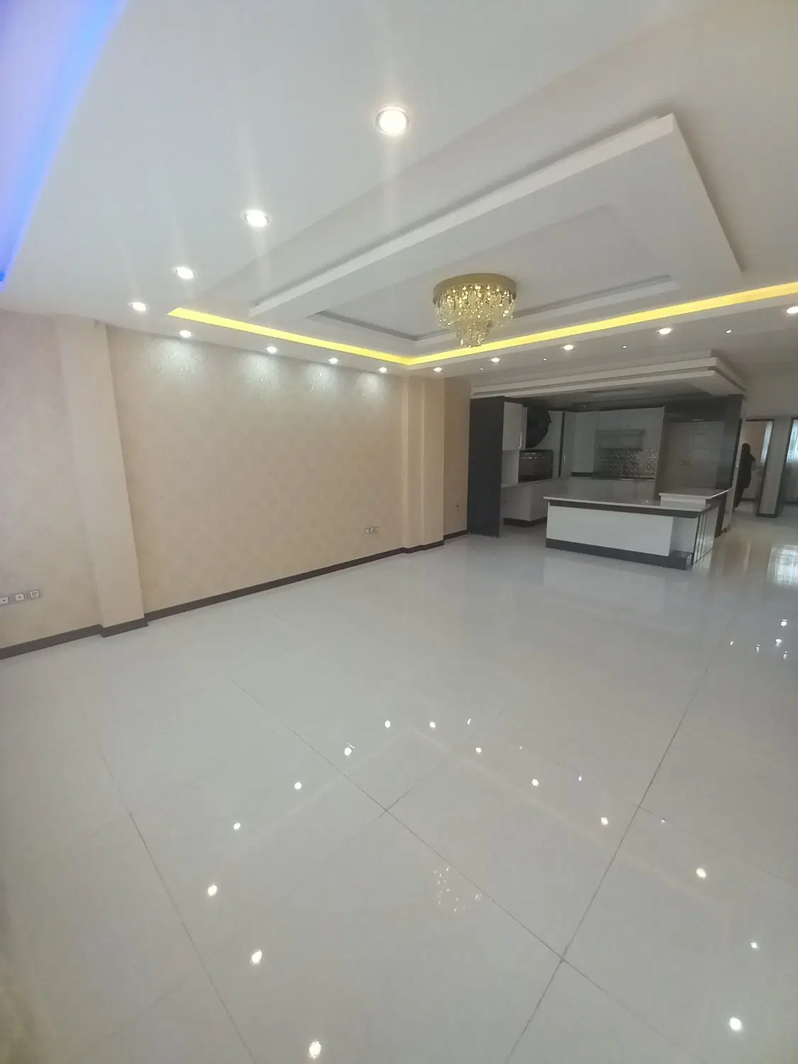 آپارتمان ۱۴۵متر _۲ خوابه _سالن بزرگ *میدان معلم *