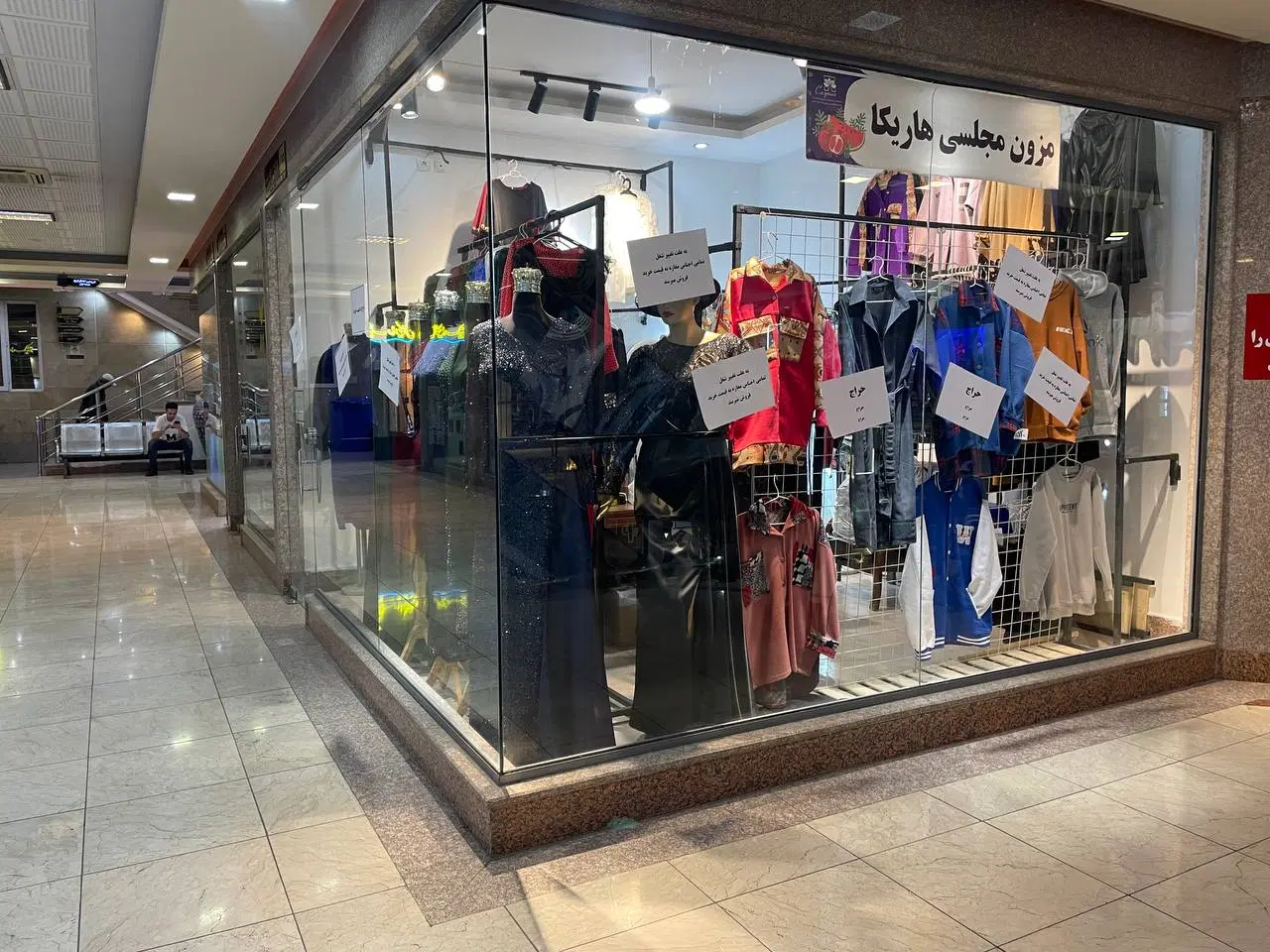 مغازه سعدی وسط پاساژ راز طبقه اول دور ووید ۱۶متر