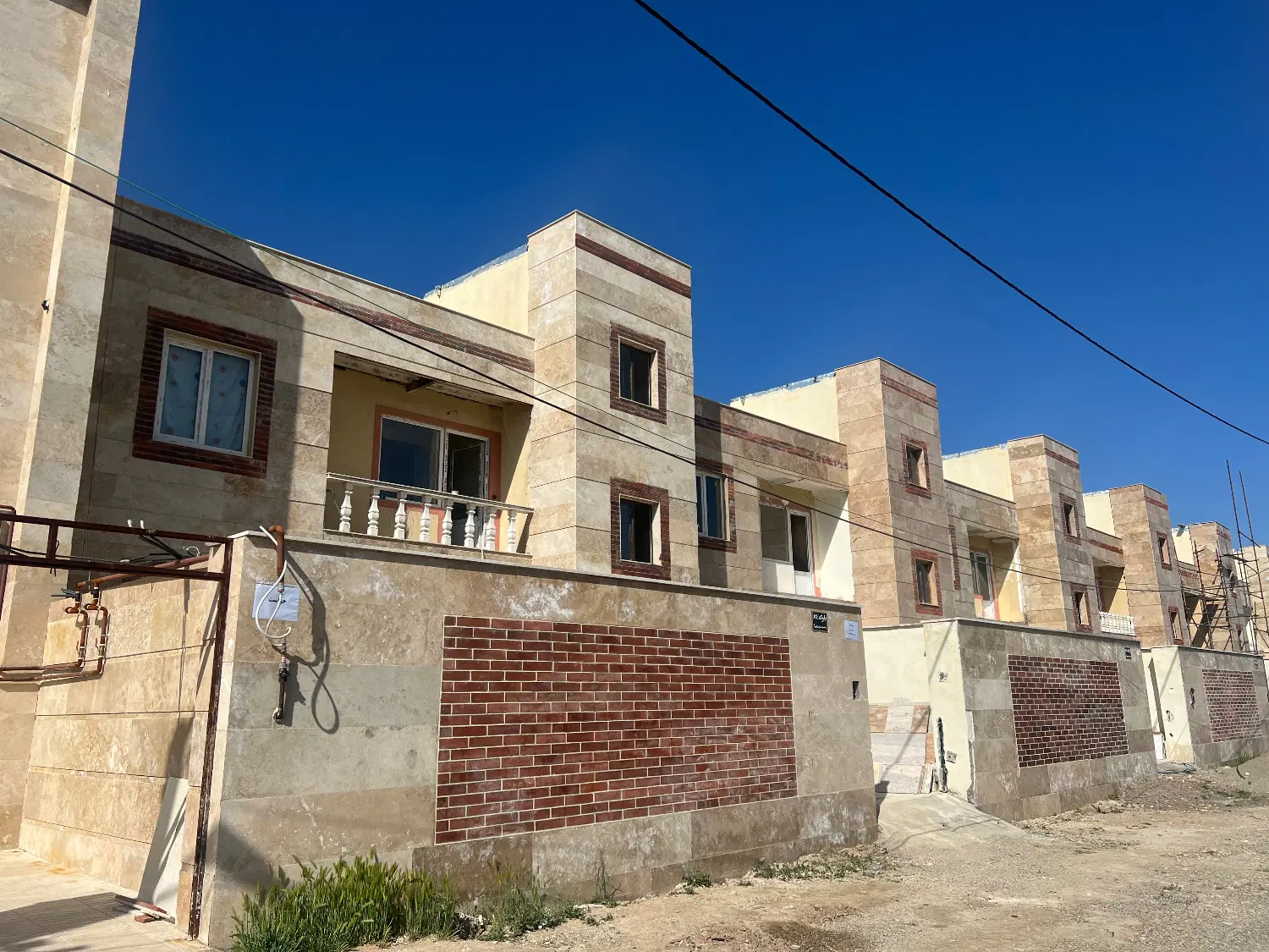 معاوضه واحد آپارتمان فامنین با ویلایی درهمدان