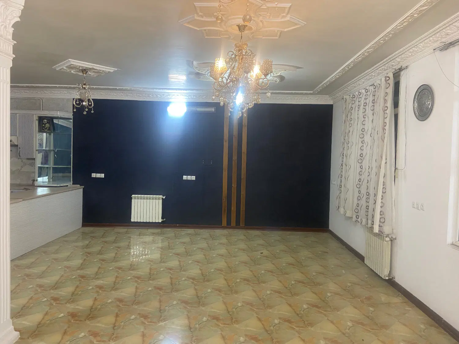 خرمشهر طبقه بالا ۱۶۰ متر ۲ خواب طبق توضیحات