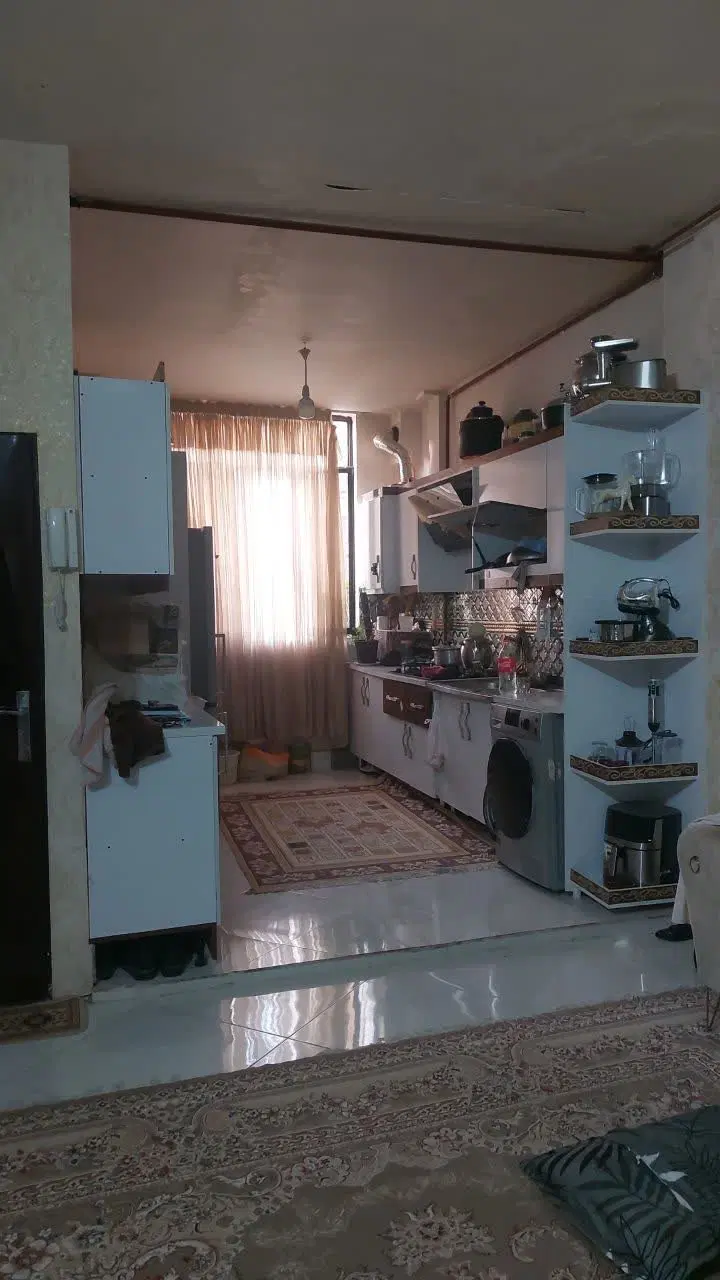 خانه طبرسی .ده متری
