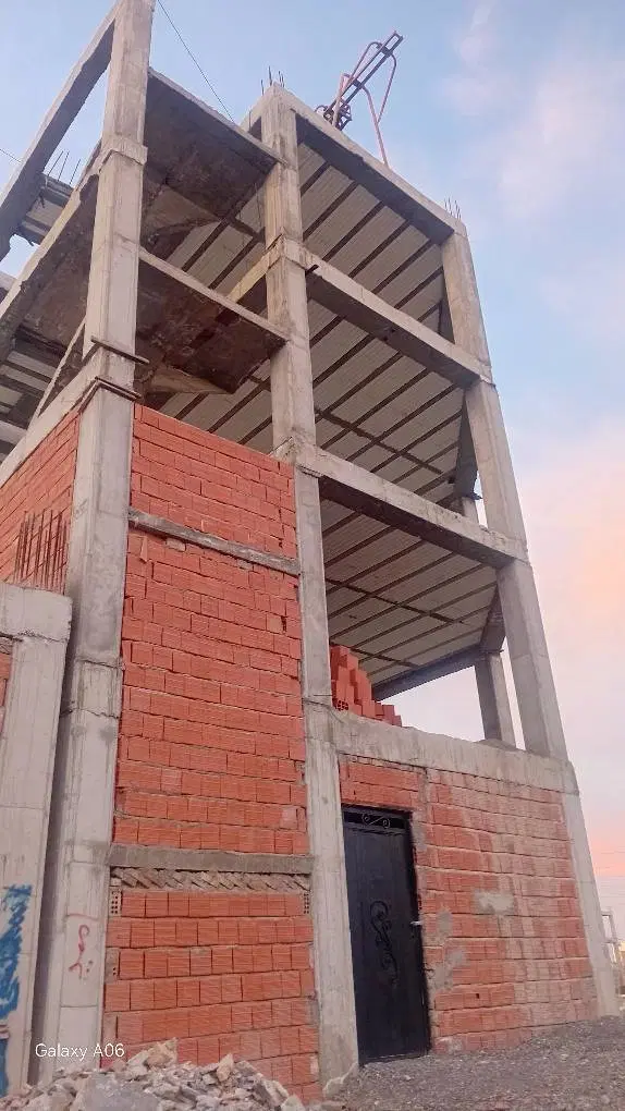 ساختمان ۴ سقف اجرا شده  موقعیت عالی