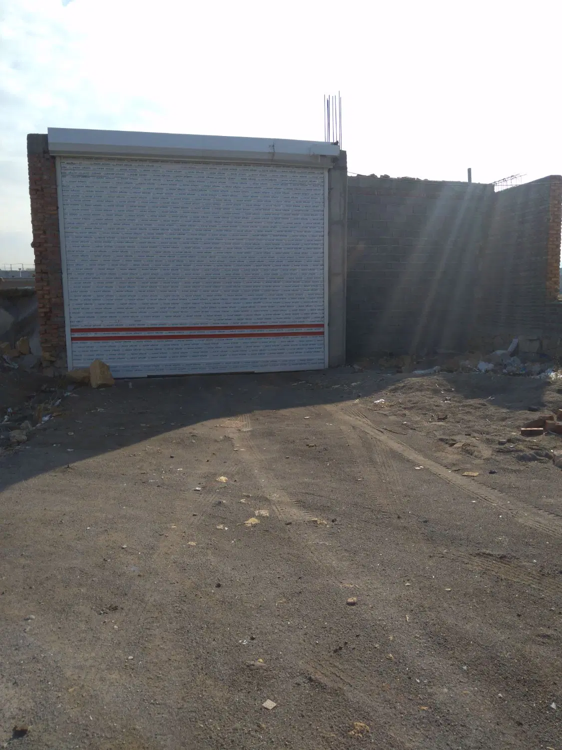 یک قطعه زمین(مسکونی کارگاه انبار)