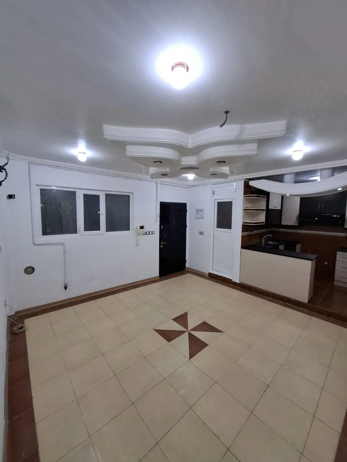 واحد ۵۱ متر تاپ لوکیشن