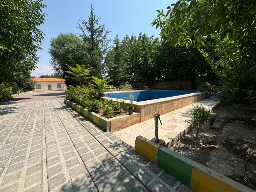 فروش ۱۲۳۵۰ متر گاوداری صنعتی و باغ سند بدون مشابه