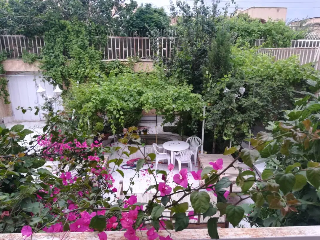 زیرزمین ویلایی ۲۵۰ متری با حیاطی سرسبز