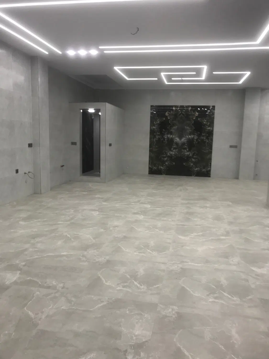 ۱۶۰ متر مغازه خ ابراهیمی جهت فروشگاه و نمایشگاه