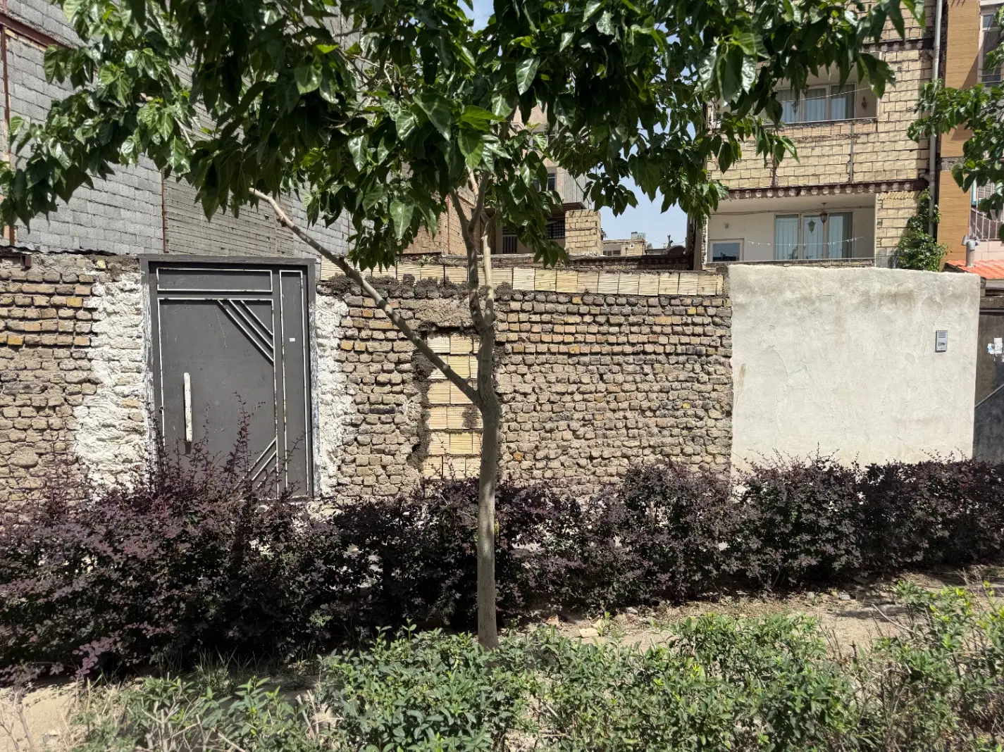 زمین فروشی