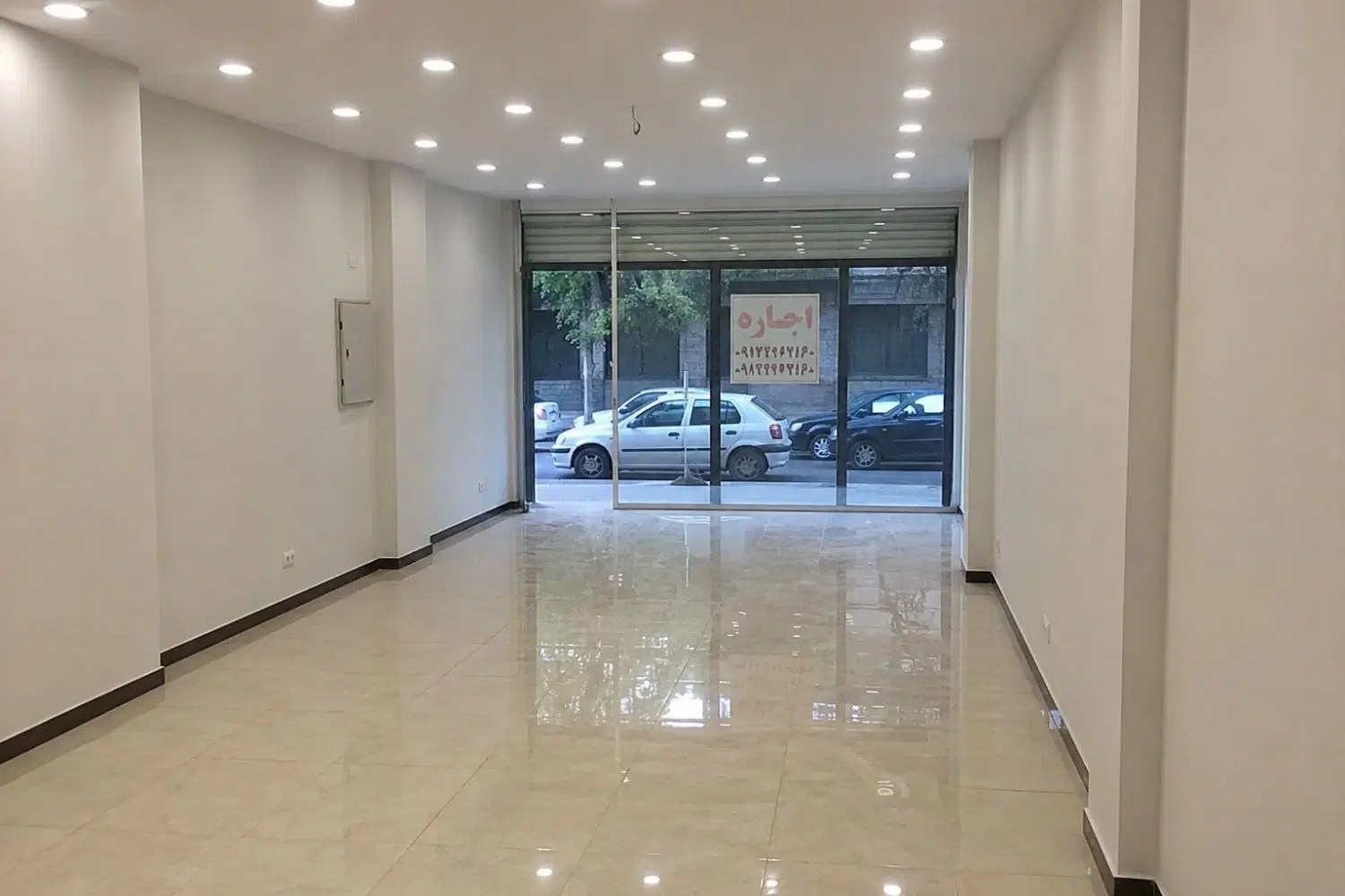 فروش تجاری بر میدان شهرداری
