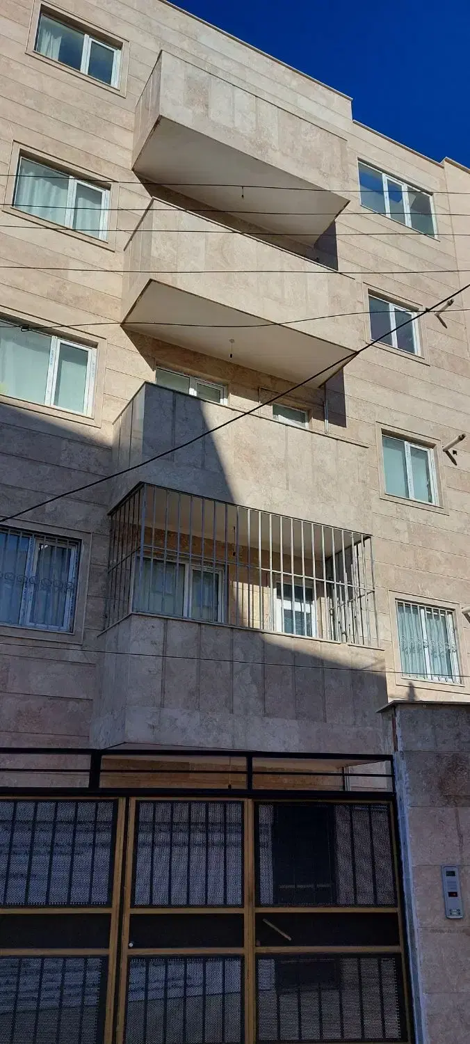 ویلایی پیلوت سه طبقه بهار خواب خیابان وصال