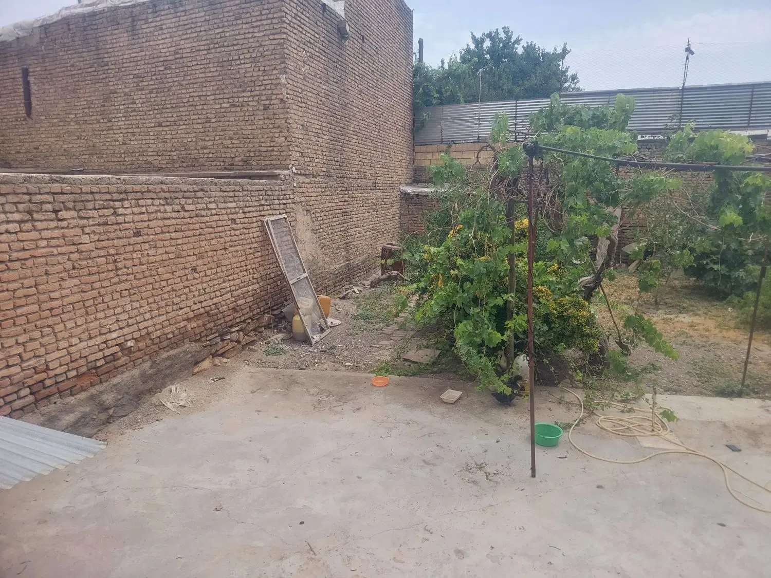 دو واحدی قابل سکونت با زمینی به متراژ ۳۷۵