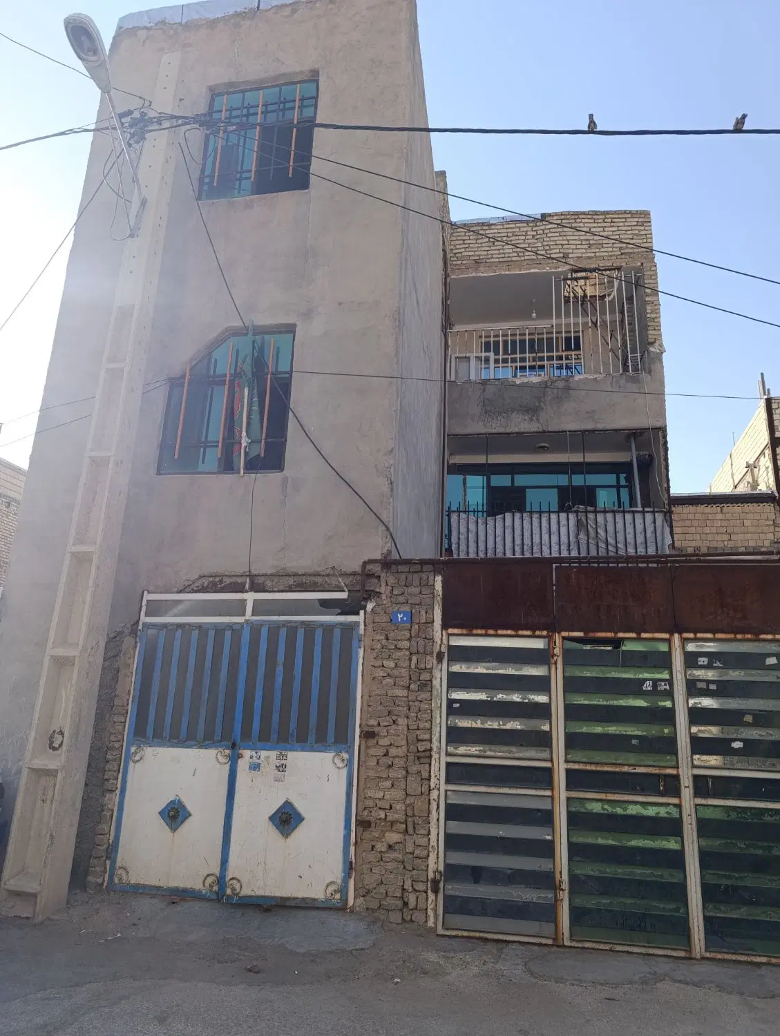 خانه ۳ طبقه متراژ ۱۳۰ متر
