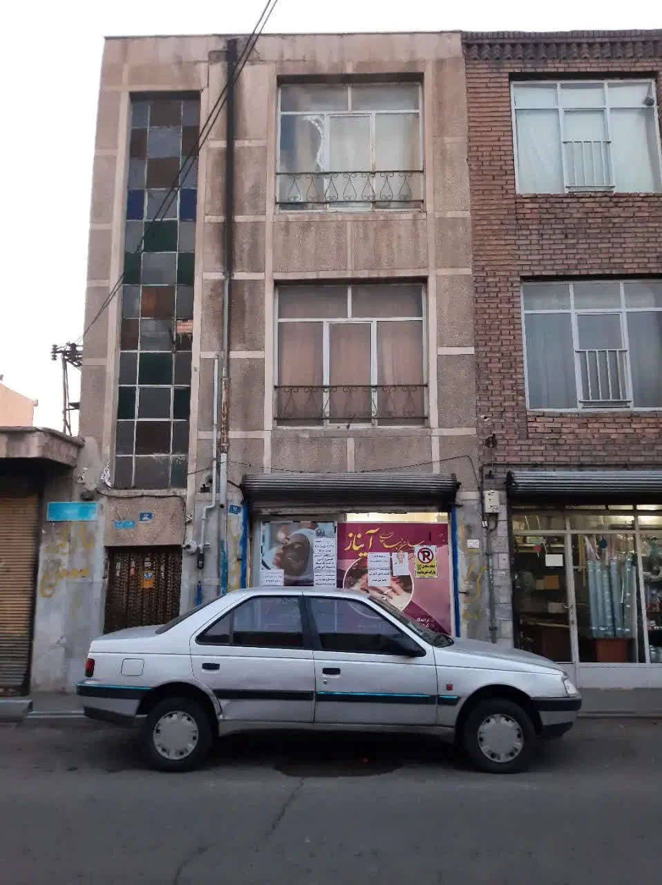 ملک گلنگی ویلایی با مغازه  104متر تجاری 12 متر
