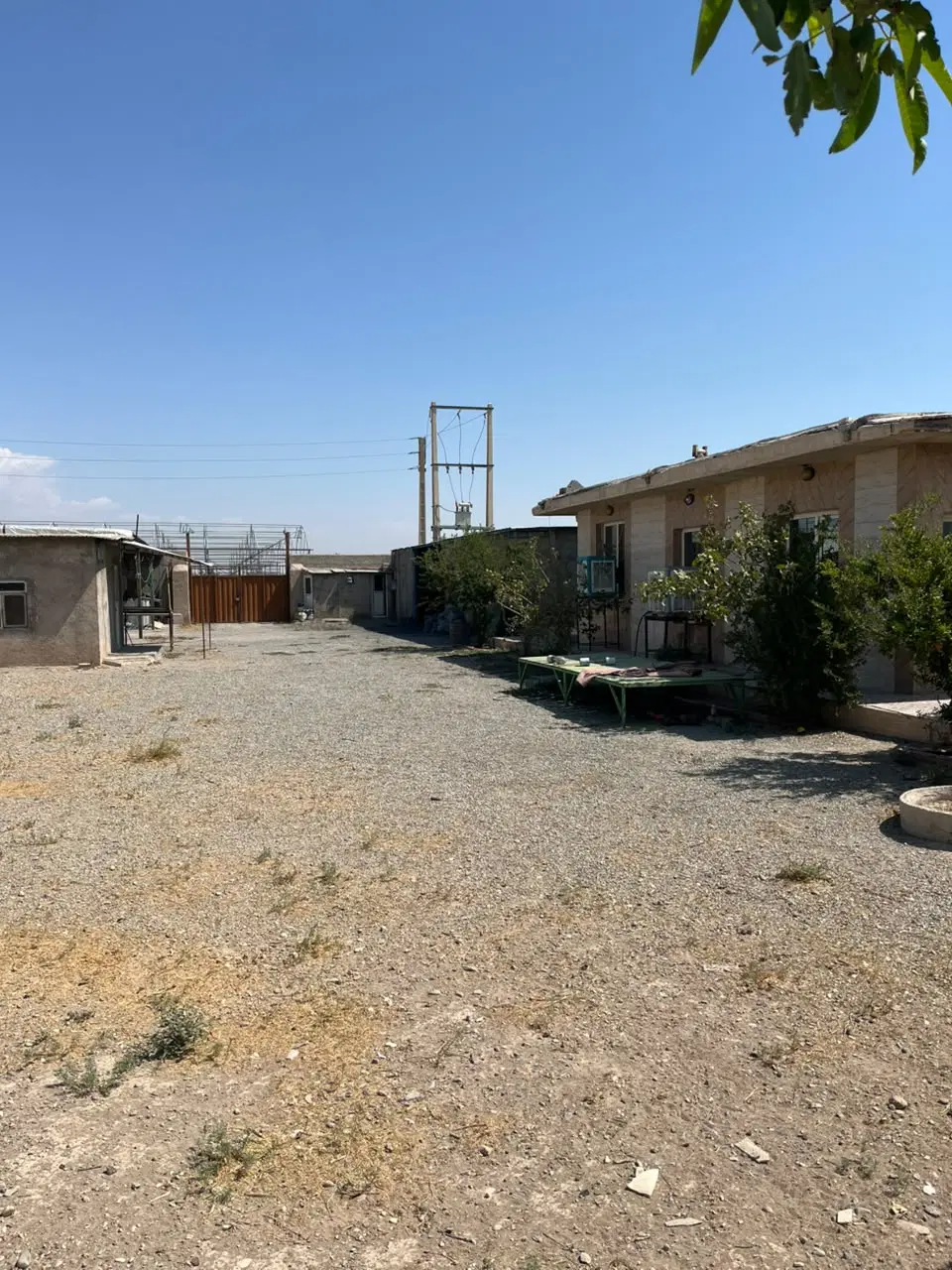 زمین چهار دیواری تکمیل