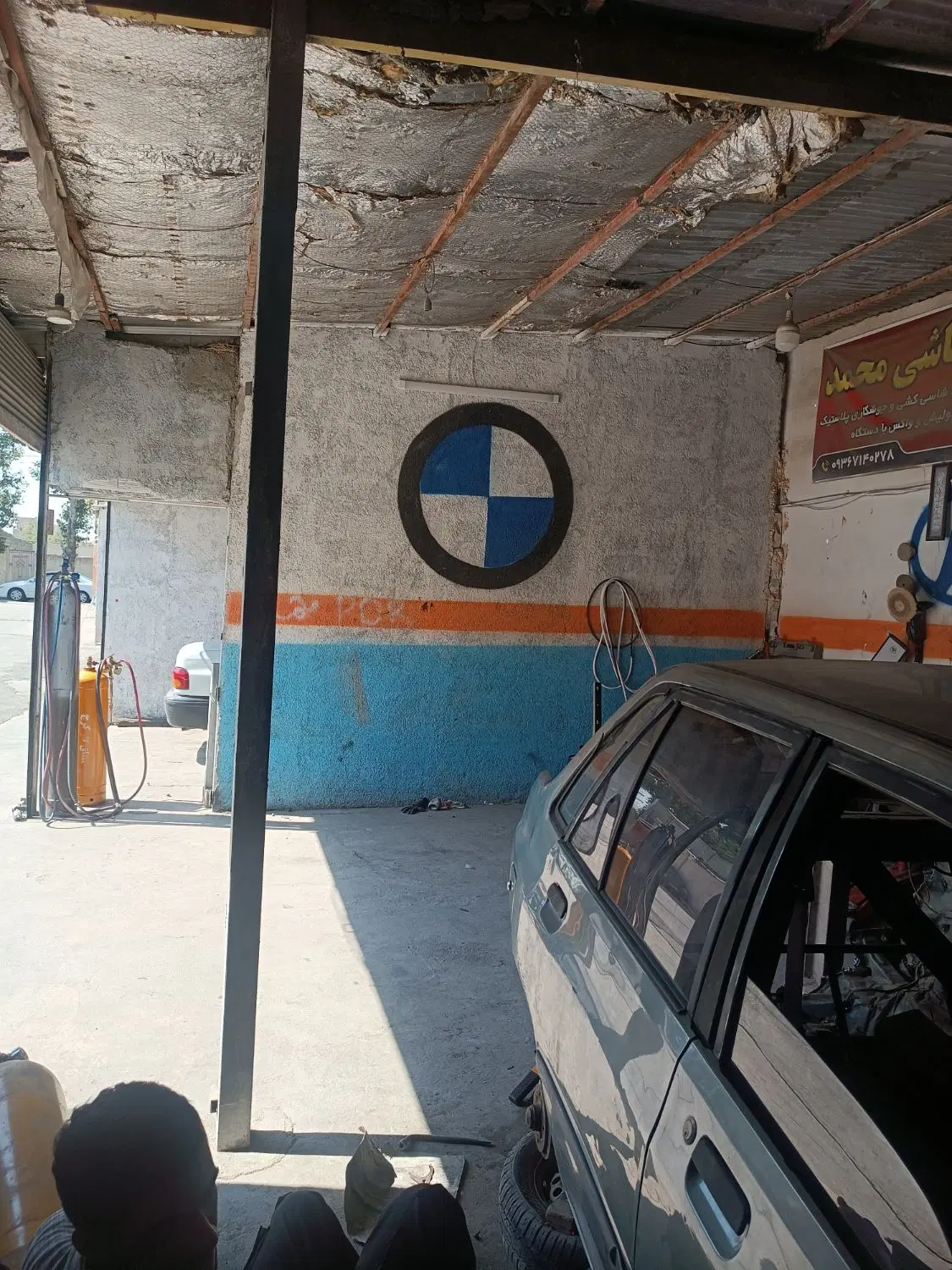 مغازه داخل کاروش