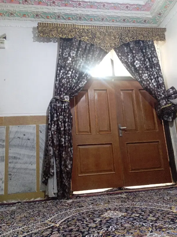 منزل دوطبقه لب سنگی