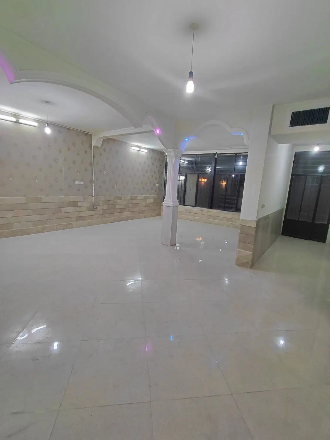 خانه اجاره ای ۲۵۰ متر ویلایی حیاط دار در دلاوران